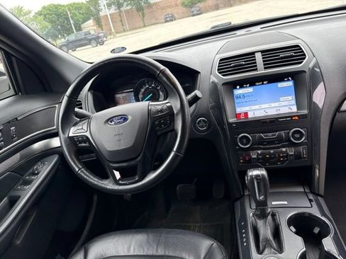 Used 2018 Ford Explorer XLT w/ Equipment Group 202A AWD/4WD image 10