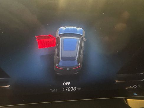 Used 2023 BMW iX xDrive50 w/ Sport Package image 17