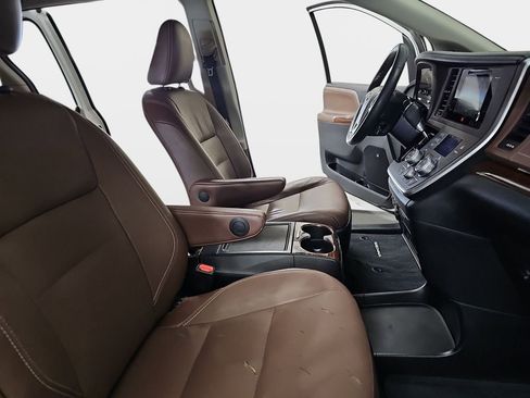 Used 2015 Toyota Sienna Limited Premium FWD image 12