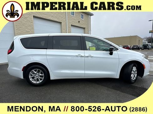 New 2026 Chrysler Pacifica Select image 13