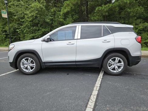 Used 2021 GMC Terrain SLE w/ Driver Convenience Package image 2