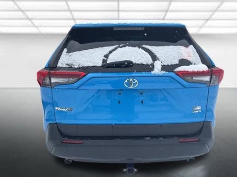 Used 2021 Toyota RAV4 LE image 3