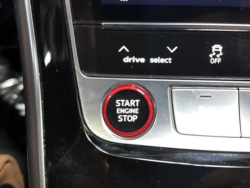 Used 2023 Audi RS Q8 4.0T w/ Black Optic Package image 24