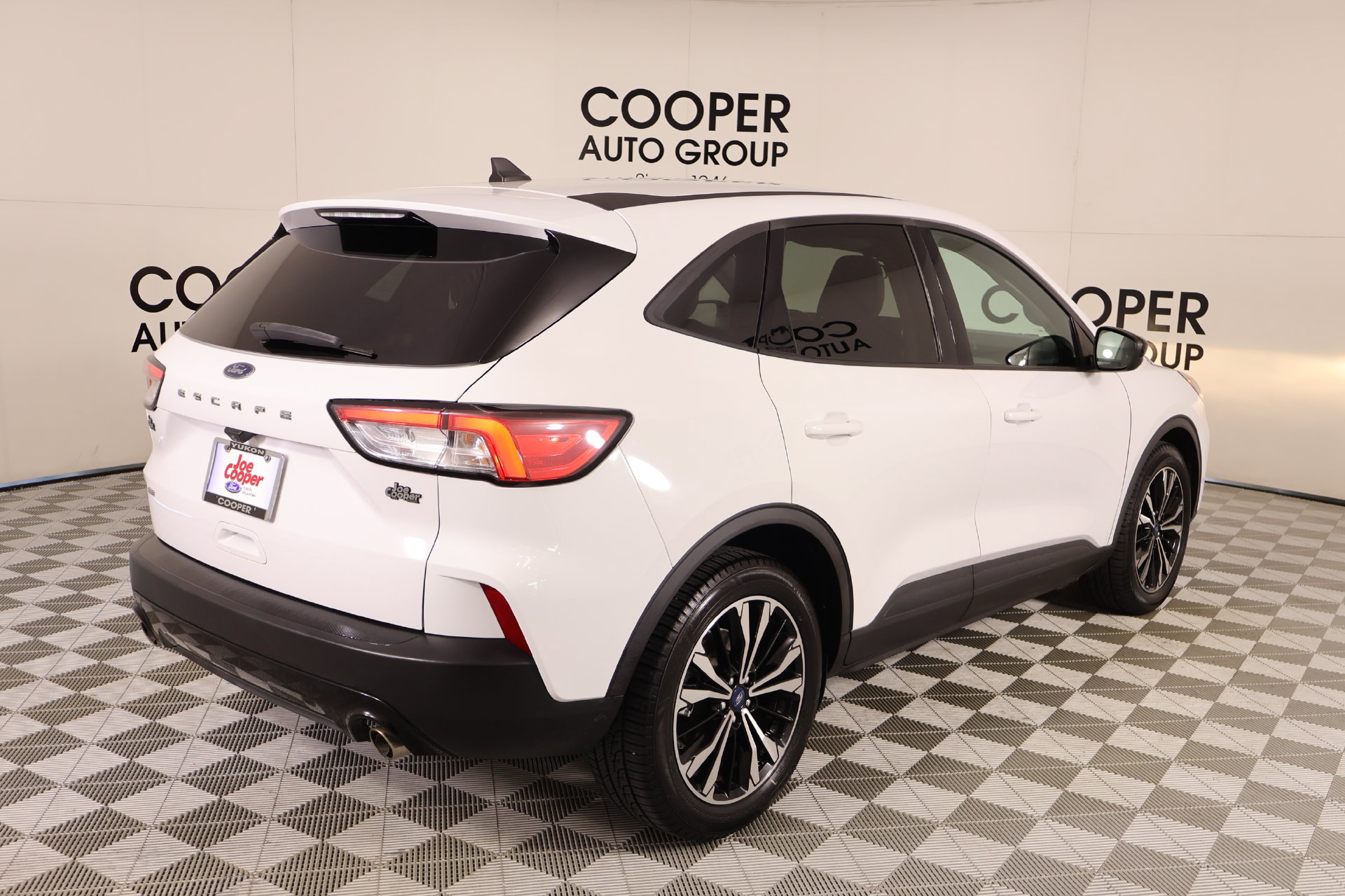 Used 2021 Ford Escape SE w/ SE Sport Appearance Package FWD image 19