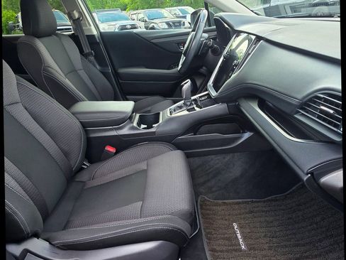 Used 2022 Subaru Outback Premium image 12