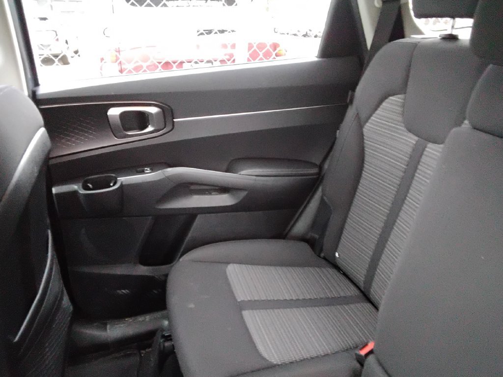 Used 2024 Kia Sorento LX FWD image 11