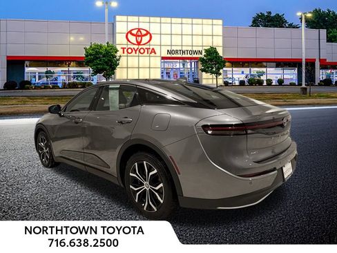 Used 2023 Toyota Crown Limited image 3