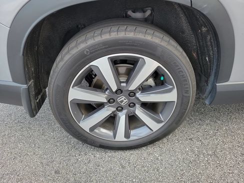 Used 2023 Honda Pilot Touring image 11