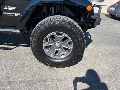 Used 2018 Jeep Wrangler Unlimited Sahara image 41