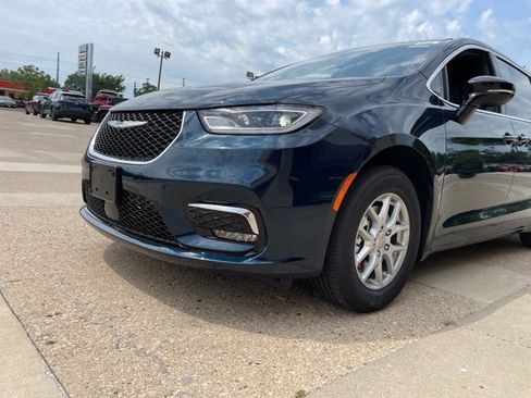 New 2025 Chrysler Pacifica Select image 15