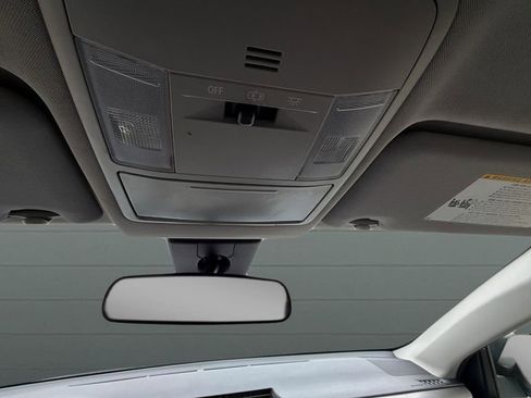 Used 2018 Toyota RAV4 LE w/ Carpet Mat Package AWD/4WD image 17
