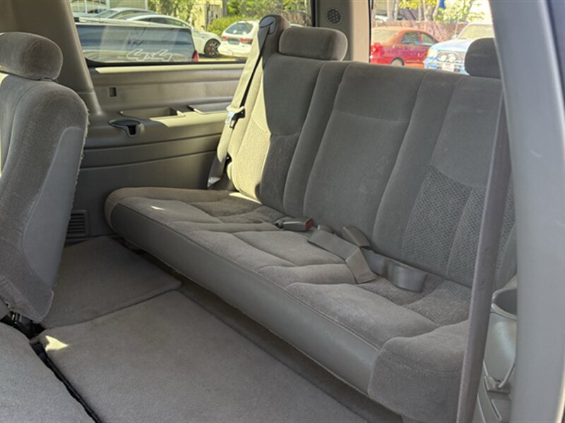 Used 2004 Chevrolet Suburban LS w/ Preferred Equipment Group AWD/4WD image 21