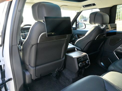 Used 2025 Land Rover Range Rover Long Wheelbase Autobiography image 35