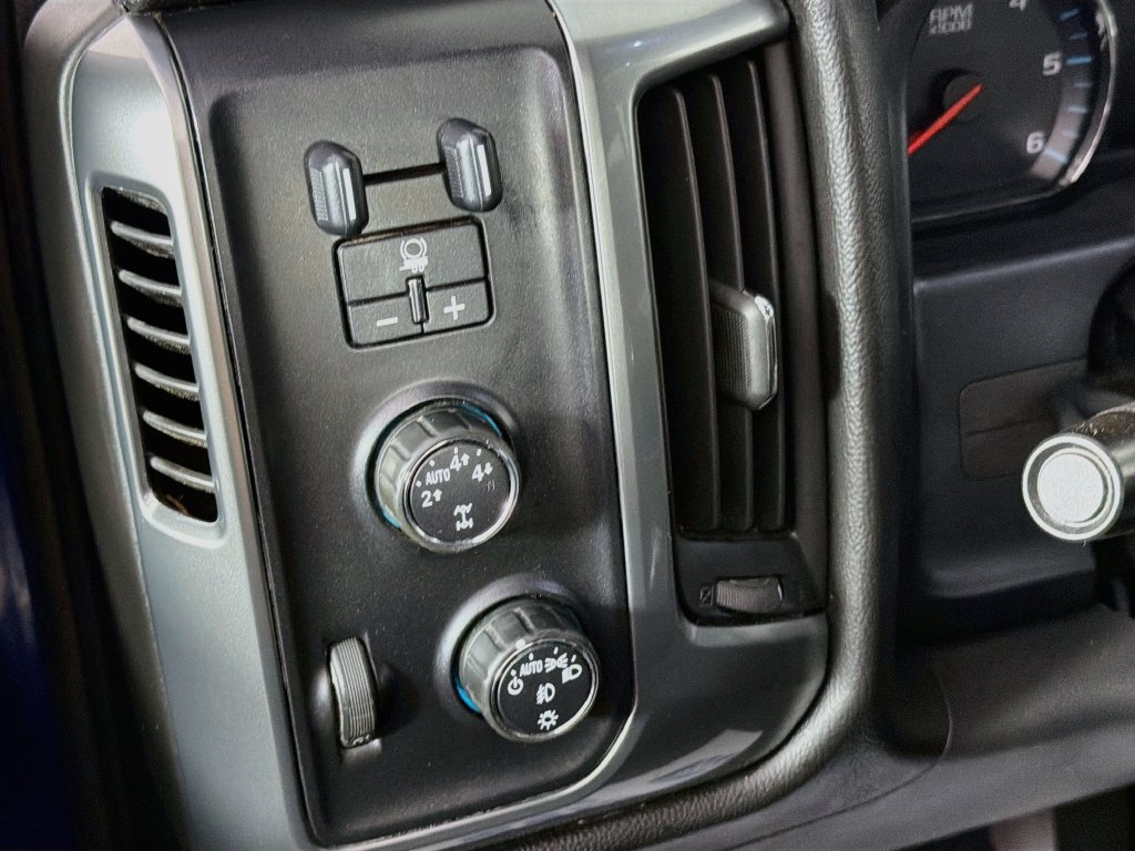 Used 2016 Chevrolet Silverado 1500 LT AWD/4WD image 10
