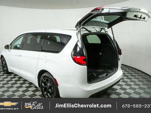 Used 2022 Chrysler Pacifica Touring-L w/ S Appearance Package FWD image 32
