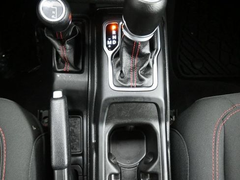Used 2023 Jeep Gladiator Rubicon AWD/4WD image 24