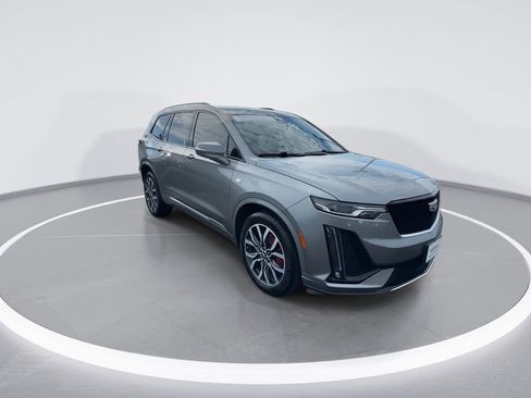 Used 2024 Cadillac XT6 Sport image 2