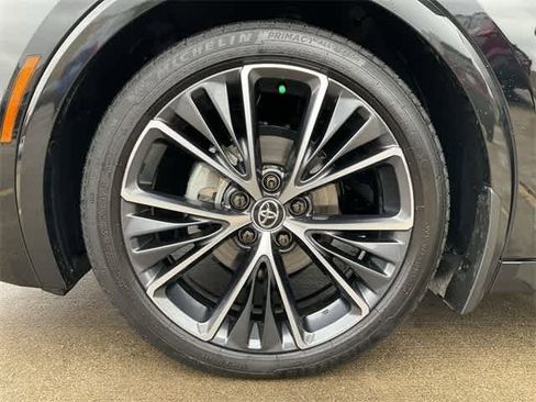 Used 2025 Toyota Prius XLE image 12