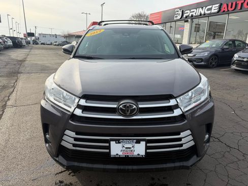 Used 2019 Toyota Highlander XLE AWD/4WD image 2
