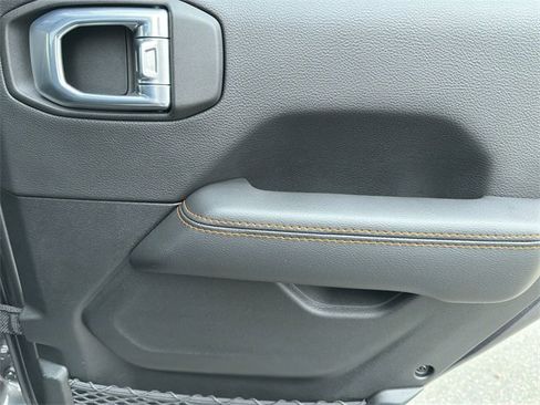 Used 2021 Jeep Gladiator Mojave image 40