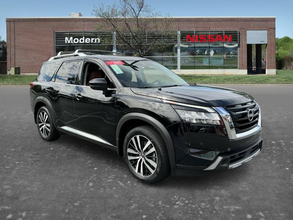 Certified 2024 Nissan Pathfinder Platinum w/ Cargo Package FWD image 5