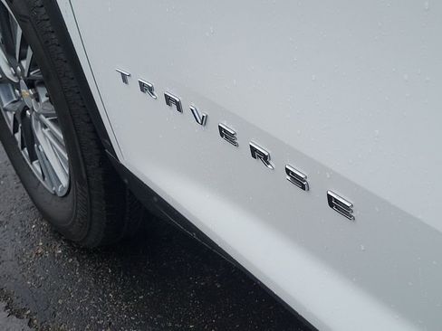 Used 2025 Chevrolet Traverse LT w/ Enhanced Driving Package image 32