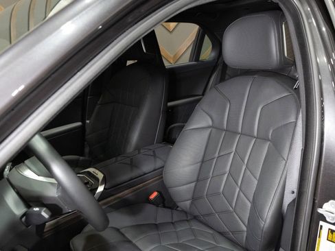 Used 2025 BMW i7 xDrive60 image 23