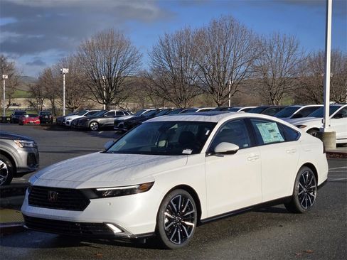 New 2025 Honda Accord Touring image 8