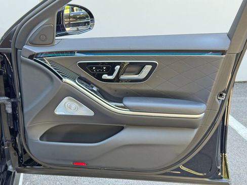Used 2022 Mercedes-Benz S 580 4MATIC Sedan w/ AMG Line Package image 50