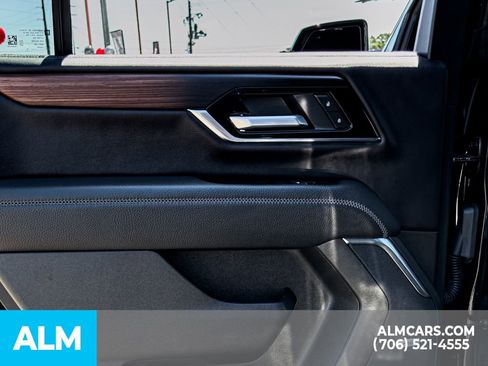 Used 2025 GMC Yukon Denali AWD/4WD image 14