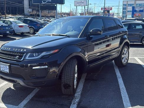 Used 2019 Land Rover Range Rover Evoque SE Premium image 7