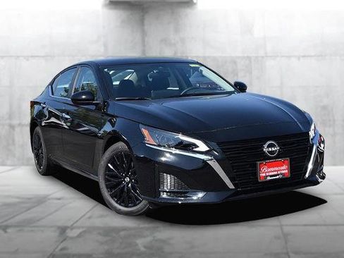 New 2025 Nissan Altima 2.5 SV image 2