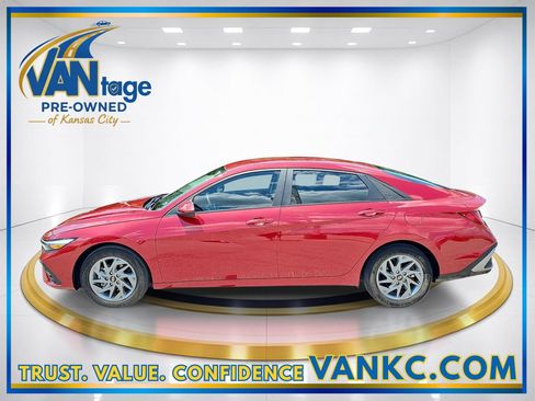 Used 2024 Hyundai Elantra Blue FWD image 10