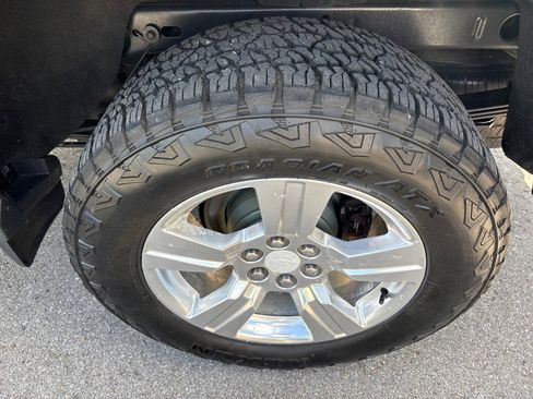Used 2018 Chevrolet Colorado Z71 w/ Centennial Edition AWD/4WD image 12