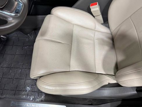 Used 2024 Lincoln Navigator L 4WD image 23