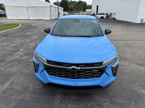 Used 2024 Chevrolet Trax RS w/ Driver Confidence Package FWD image 2