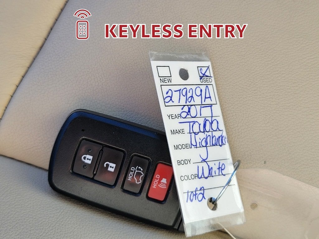 Used 2017 Toyota Highlander XLE FWD image 34