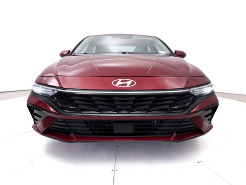 Used 2024 Hyundai Elantra Limited FWD image 14