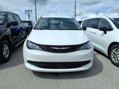 Used 2024 Chrysler Voyager LX FWD image 2