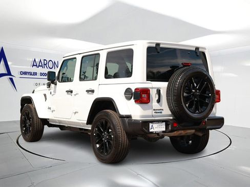 Used 2025 Jeep Wrangler Unlimited Sahara w/ Safety Group AWD/4WD image 2