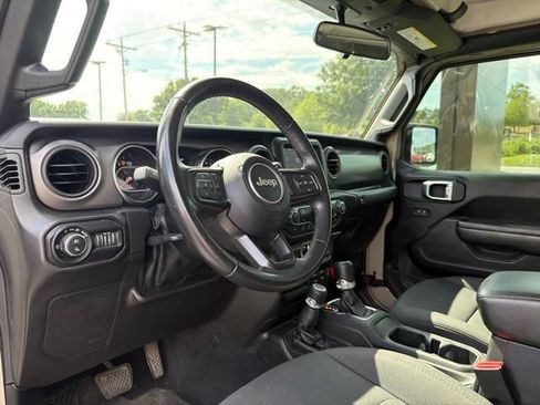 Used 2022 Jeep Gladiator Sport AWD/4WD image 9