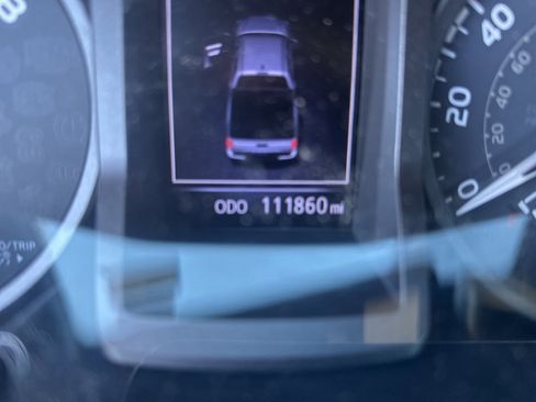 Used 2018 Toyota Tacoma TRD Sport image 6