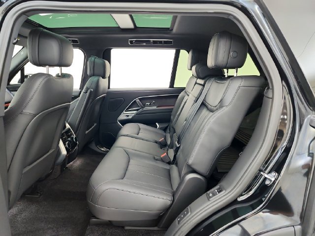 Used 2025 Land Rover Range Rover Long Wheelbase SE AWD/4WD image 40