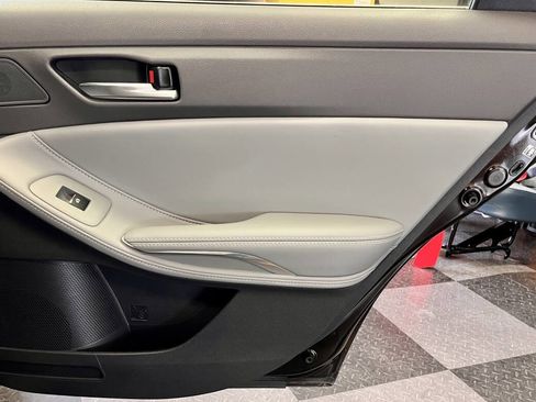 Used 2019 Toyota Avalon XLE image 23