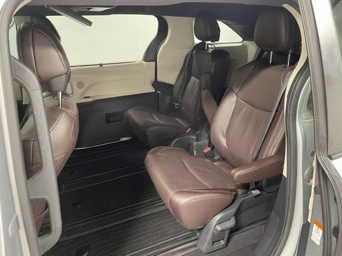 Used 2021 Toyota Sienna Platinum AWD/4WD image 21
