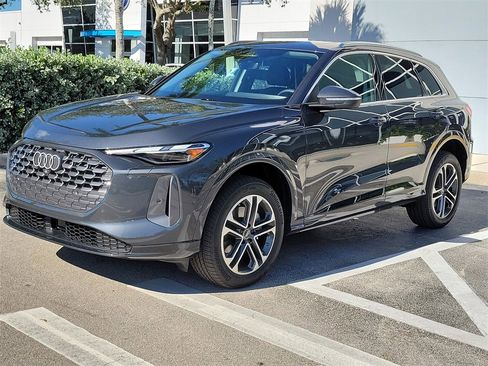 Certified 2025 Audi Q5 Premium w/ Convenience Package image 9