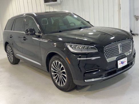 Used 2023 Lincoln Aviator Reserve w/ Elements Package Plus RWD image 3