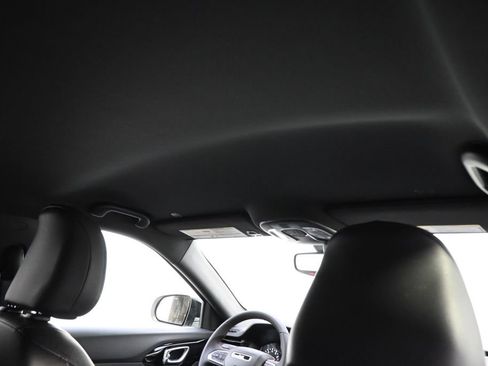 Used 2025 Jeep Compass Trailhawk image 17