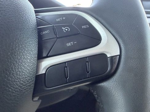 Used 2019 Jeep Renegade Latitude image 20