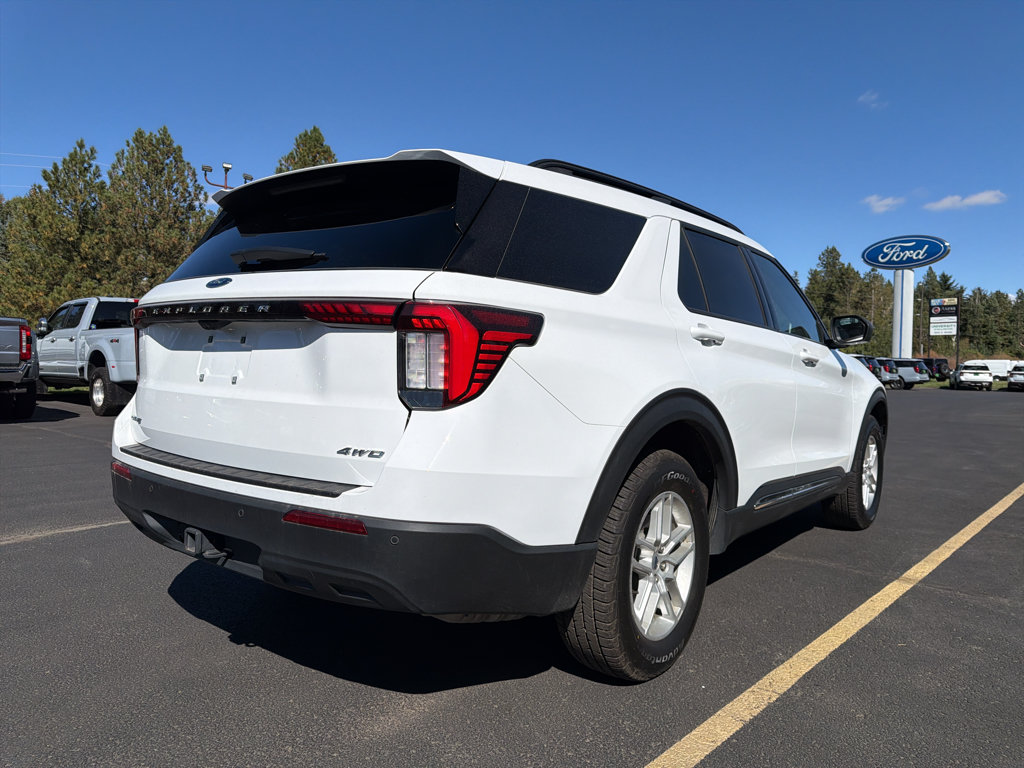 Used 2025 Ford Explorer Active AWD/4WD image 8